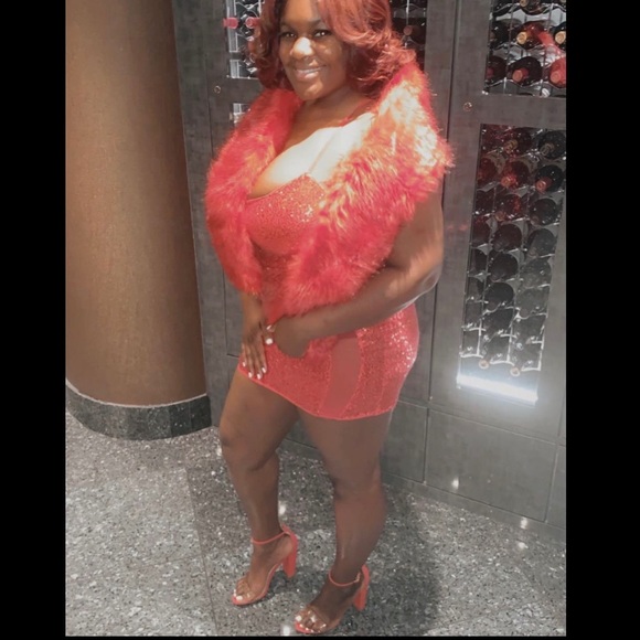 Red sparkle Dress and fur - Picture 3 of 3